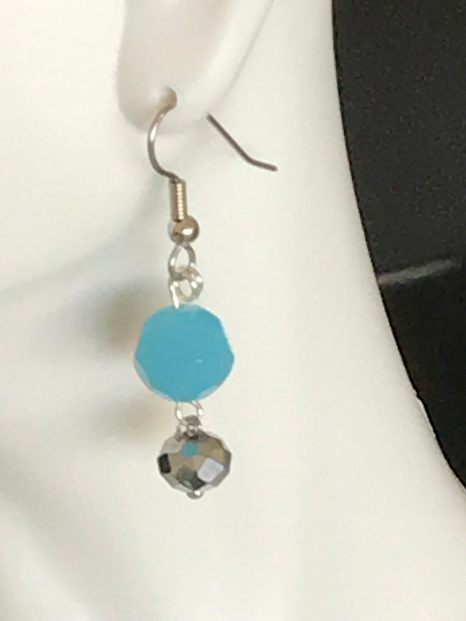 Blue necklace set with long glass beads
