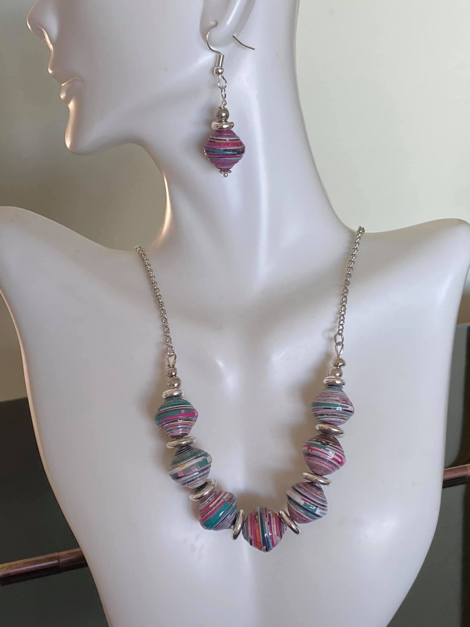 Paper beads necklace - short