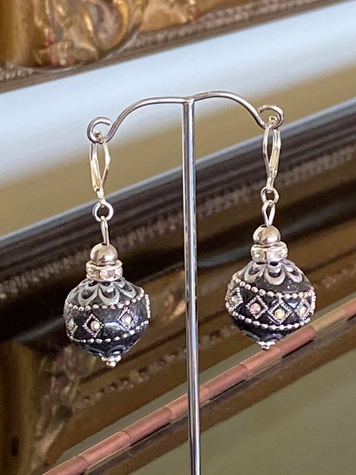 Earrings in Six colors