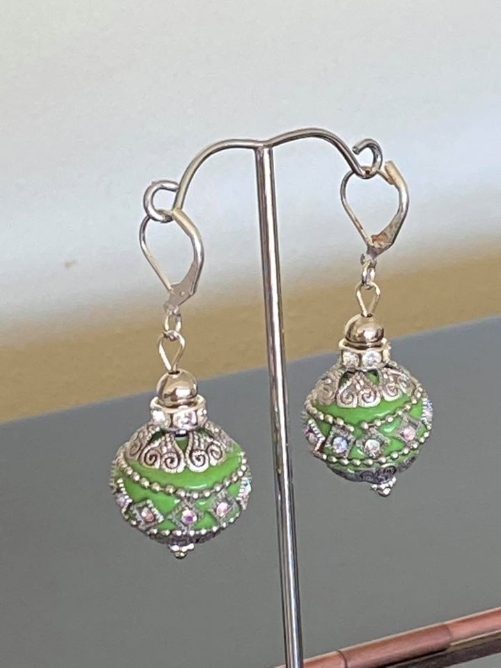 Earrings in Six colors