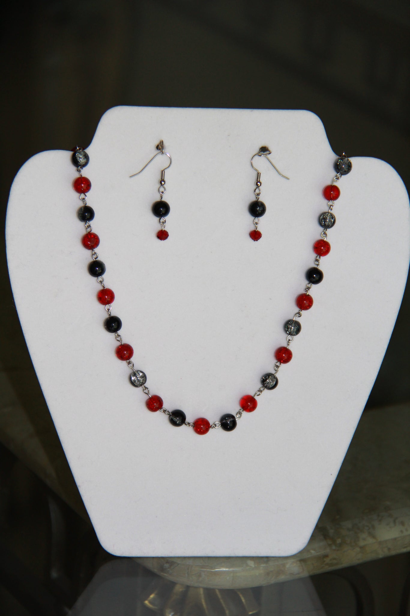 Red & Black Crackle bead necklace sets