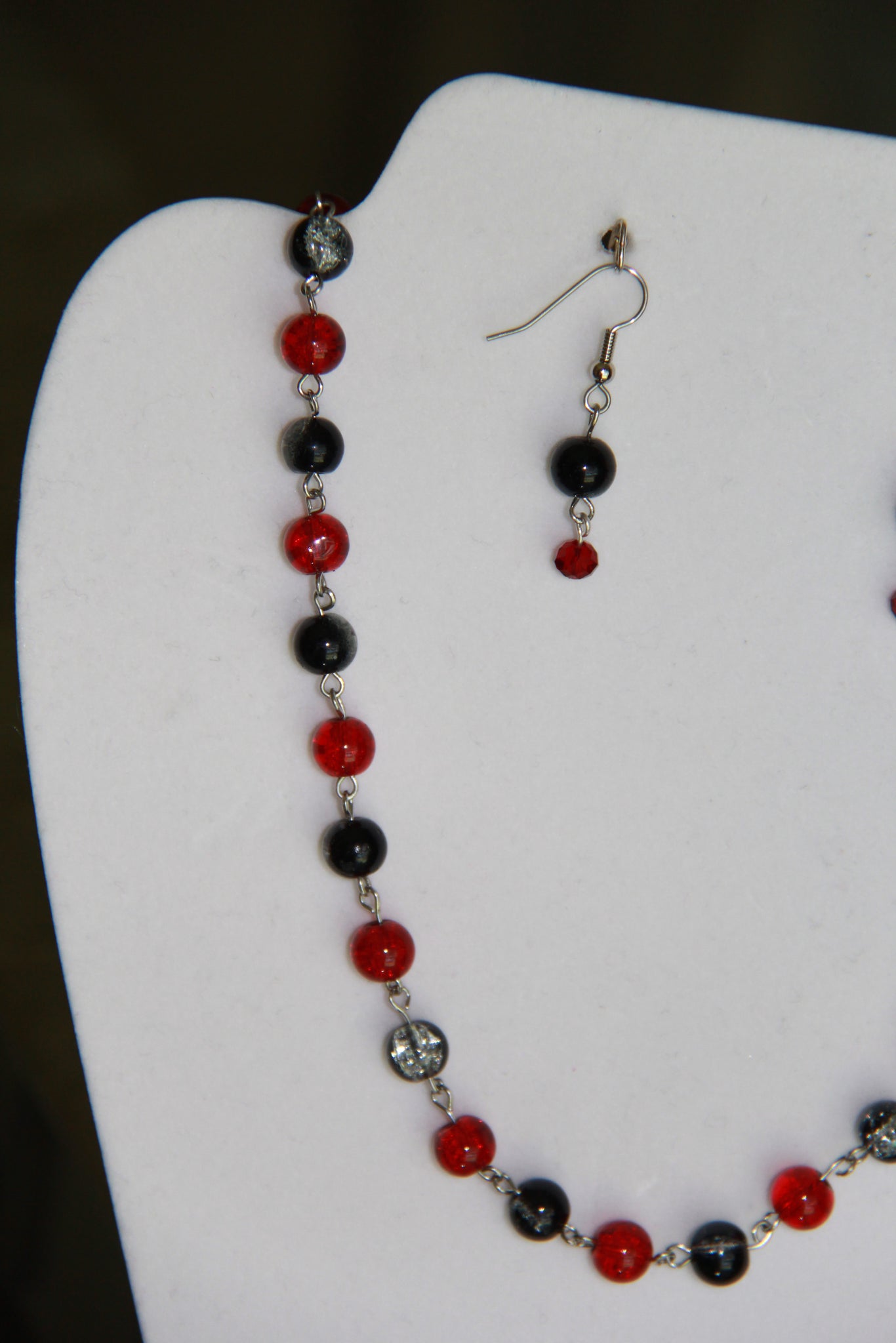 Red & Black Crackle bead necklace sets