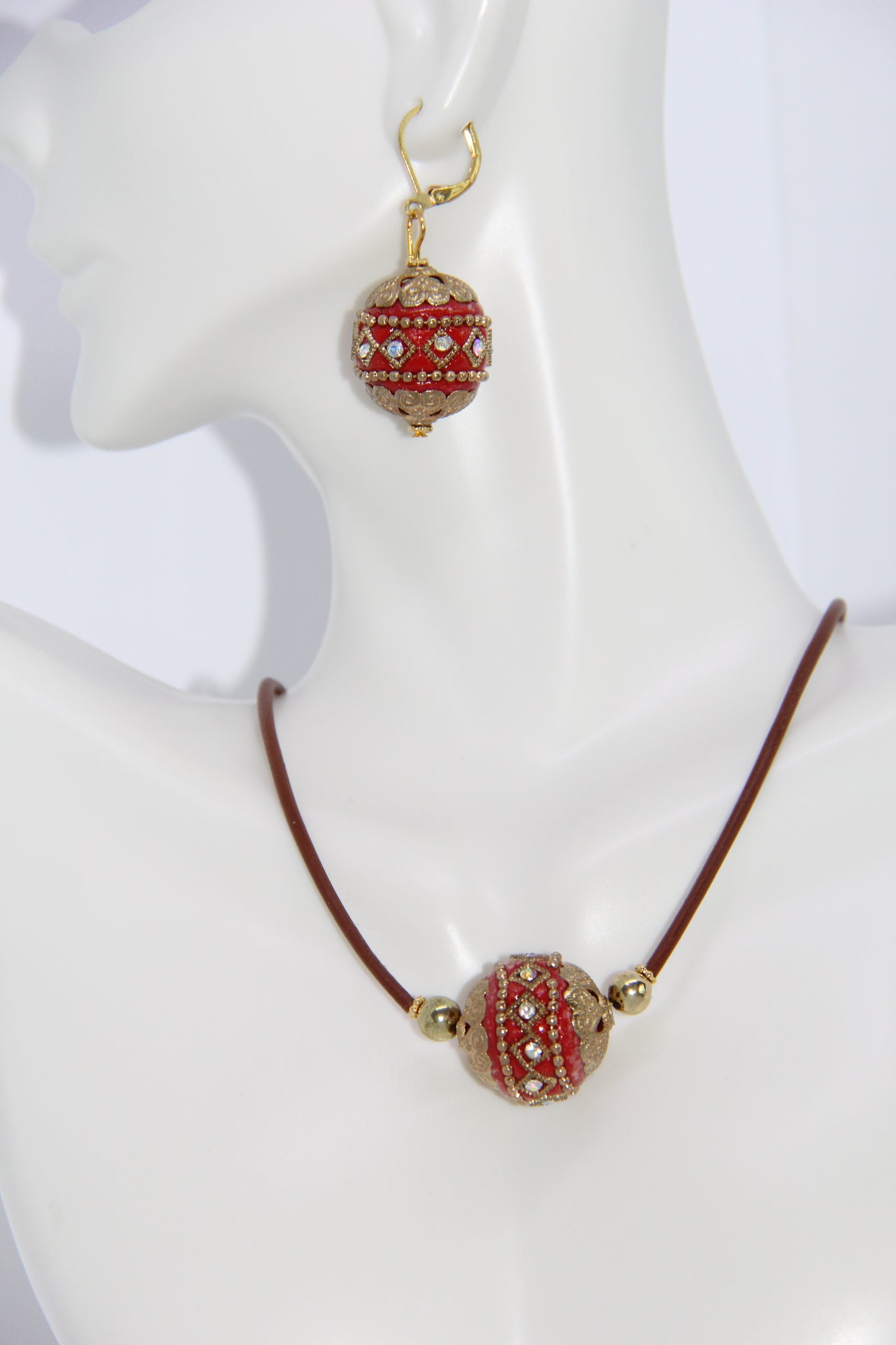 Necklace sets handmade with hollow leather tube cord