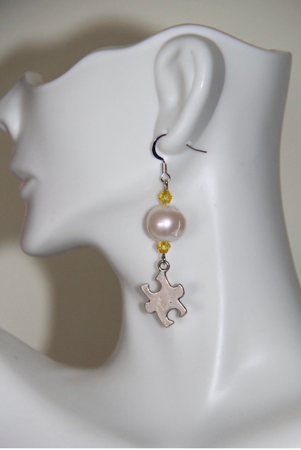 Freshwater pearls with Swarovski crystals (6 colors) and brass silver plated puzzle charms